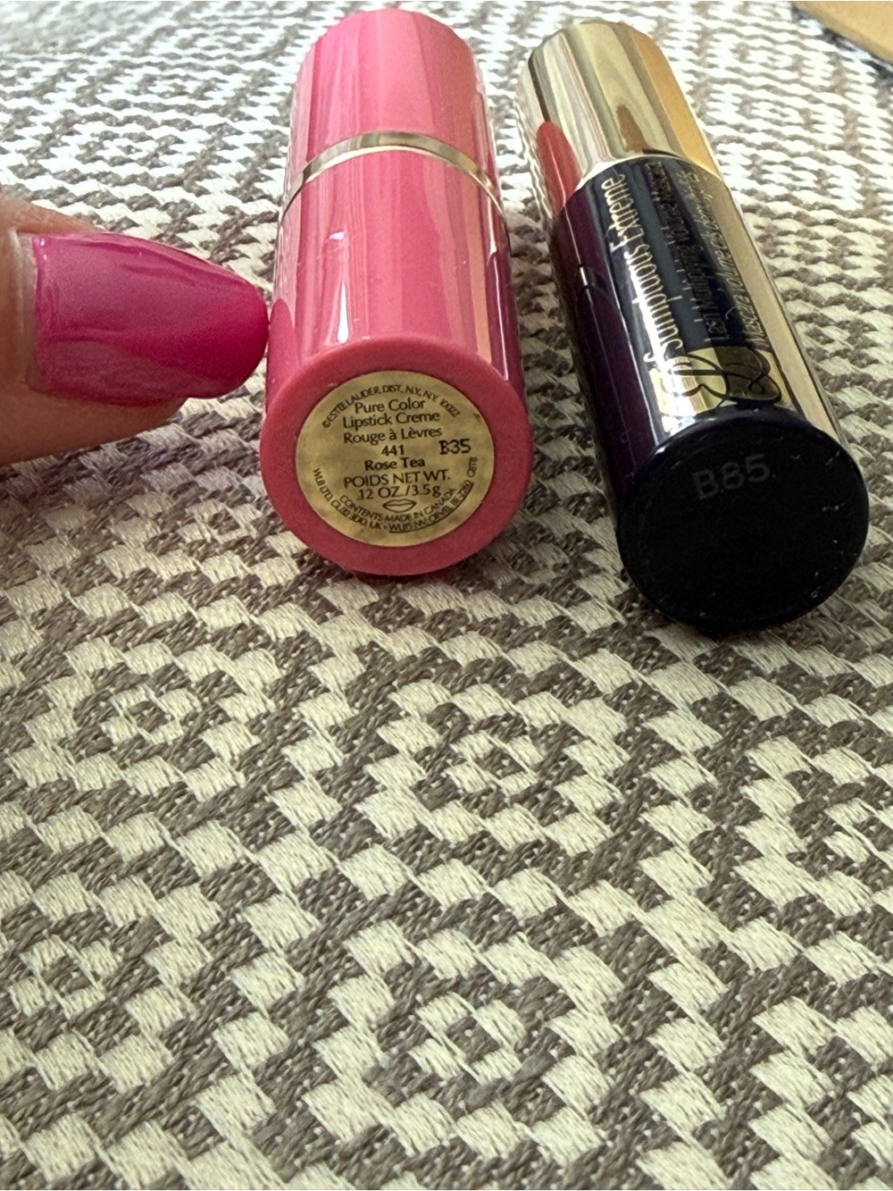Estee Lauder Sumptuous Extreme Mascara with Pink Lipstick Cap - Picture 2 of 4